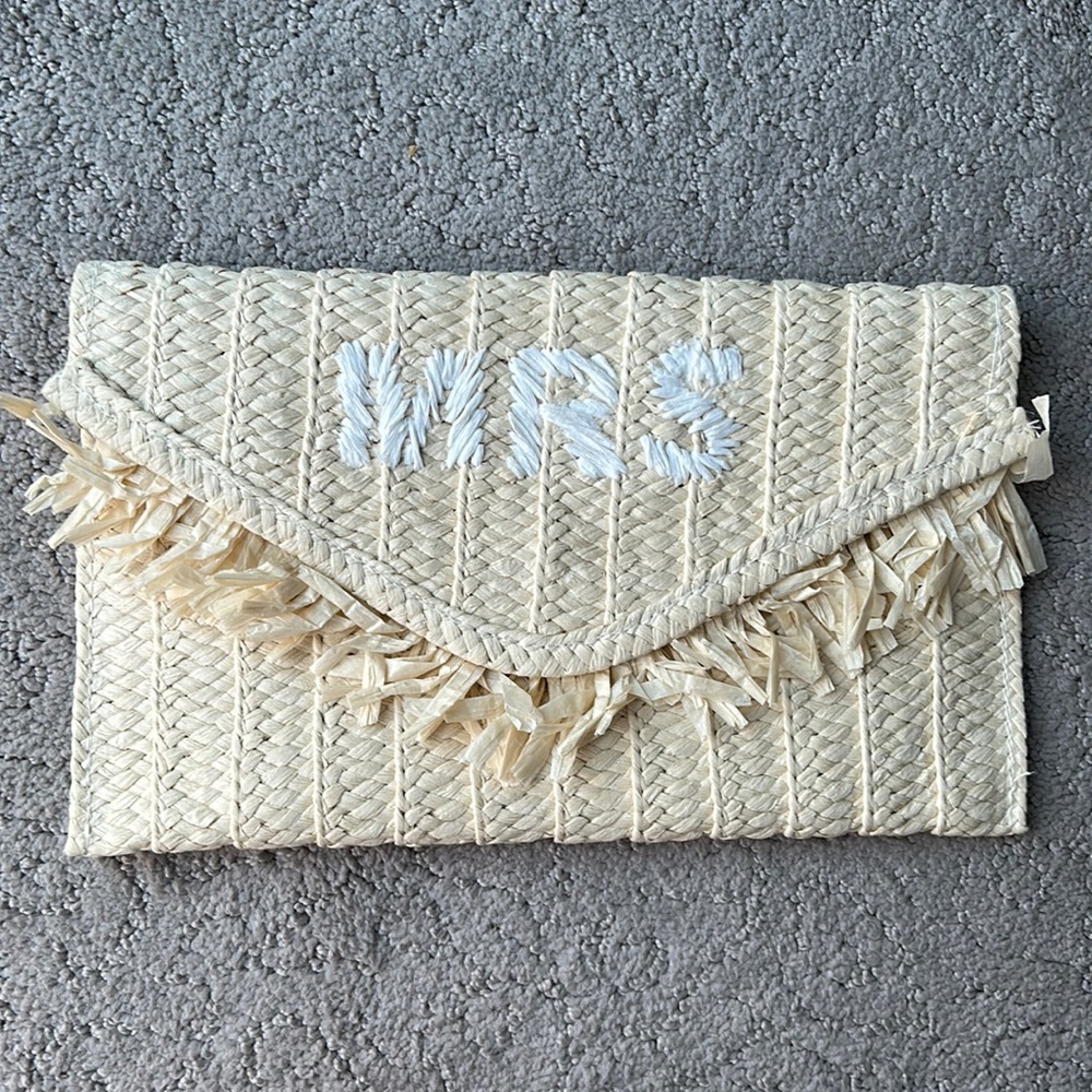 BTB Los Angeles Mrs straw clutch